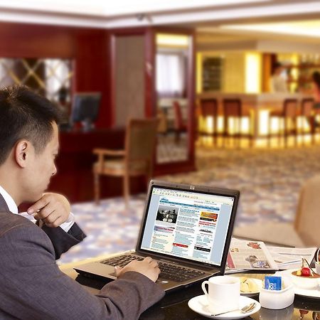 Shenyang Rich Gate Hotel Екстериор снимка