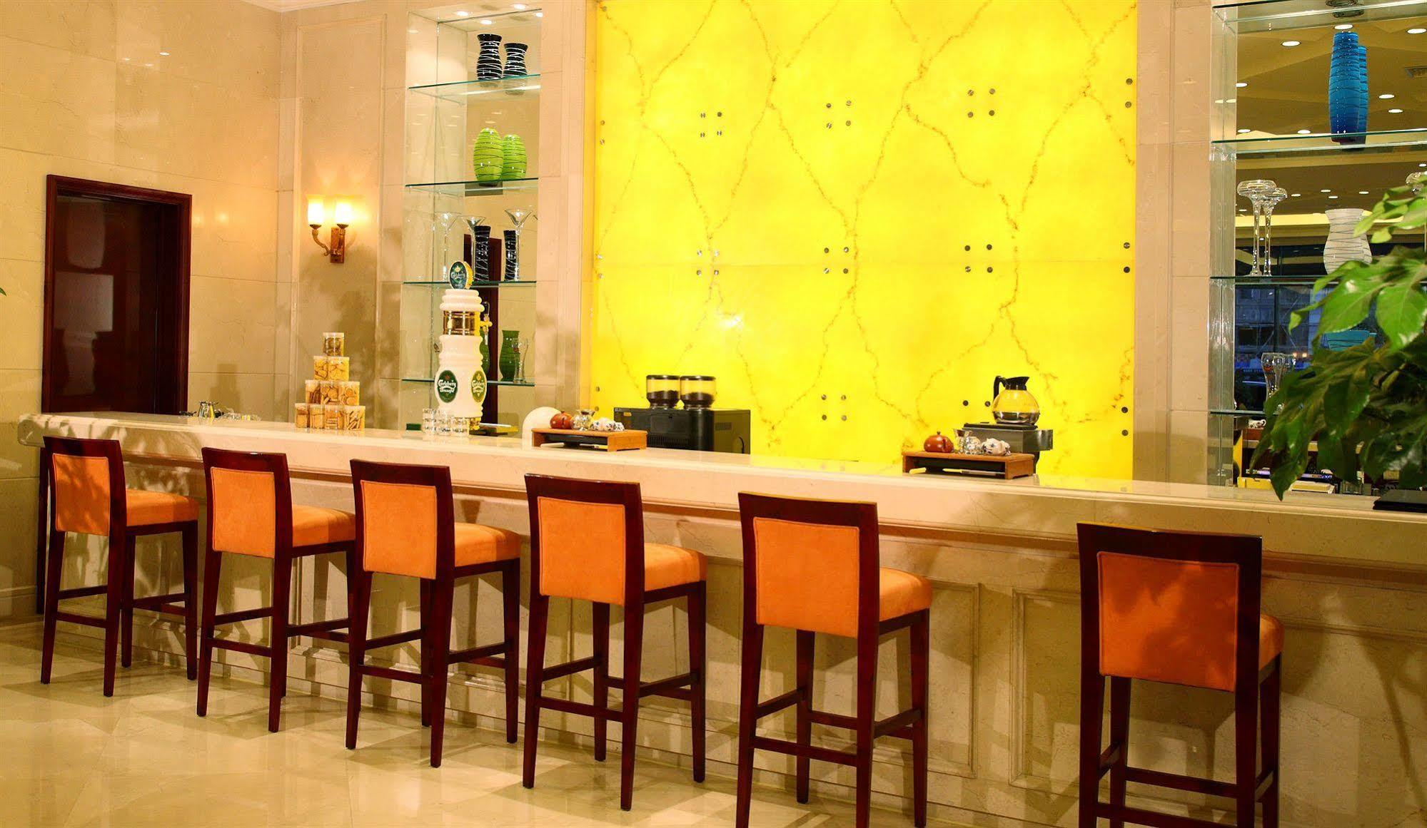 Shenyang Rich Gate Hotel Екстериор снимка