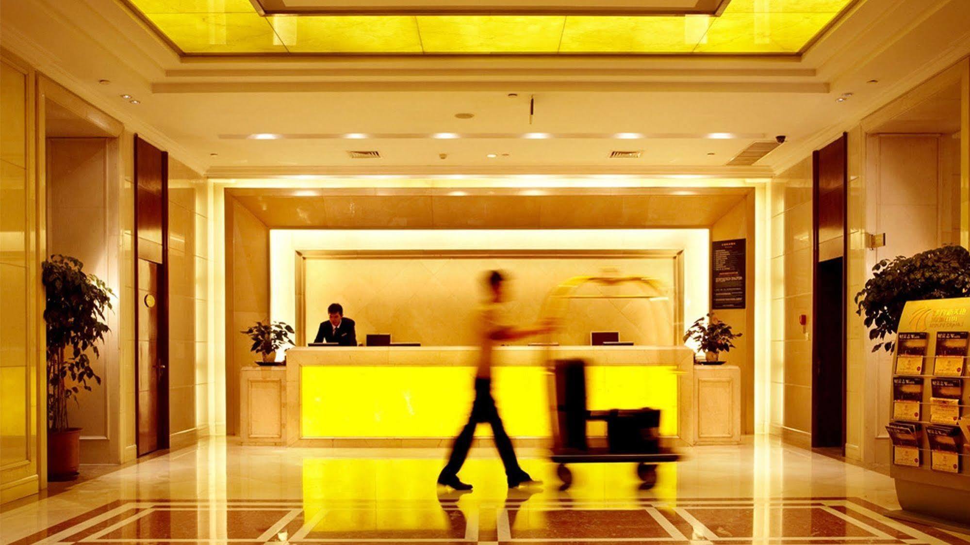 Shenyang Rich Gate Hotel Екстериор снимка