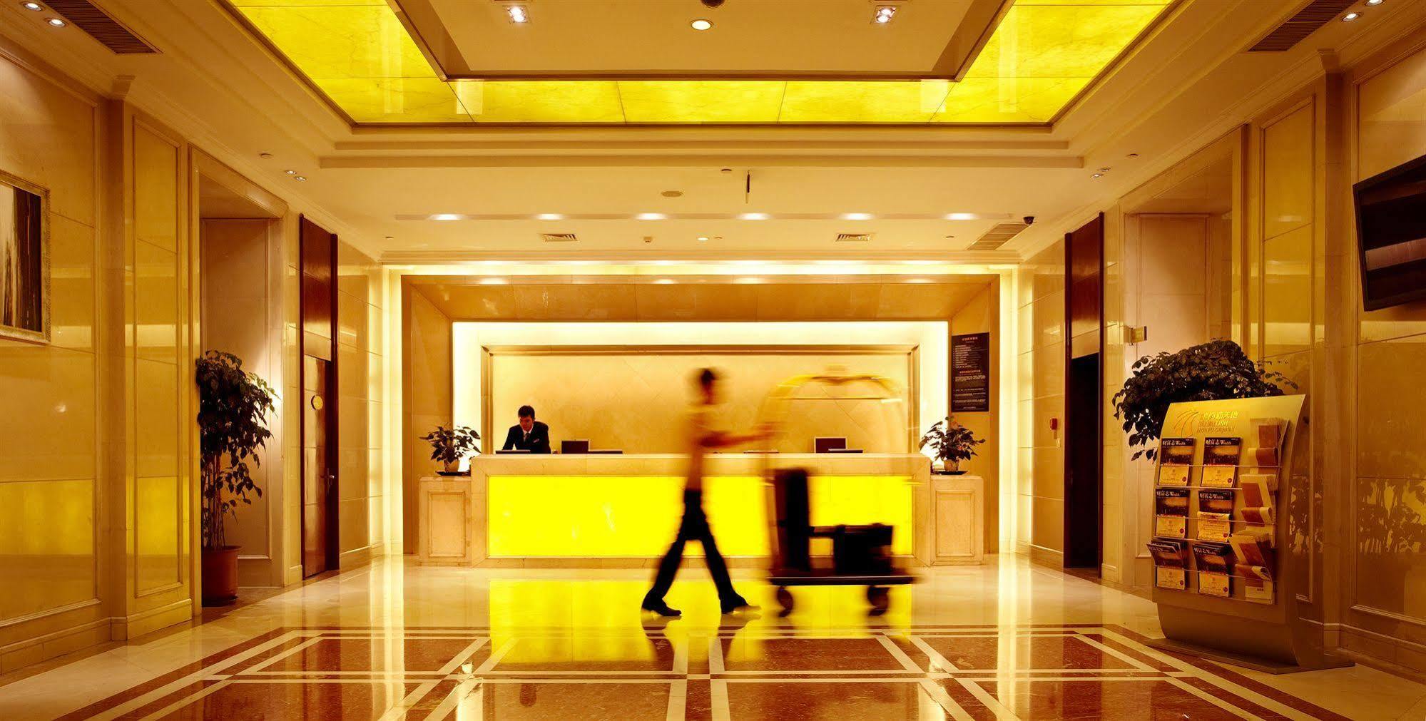 Shenyang Rich Gate Hotel Екстериор снимка